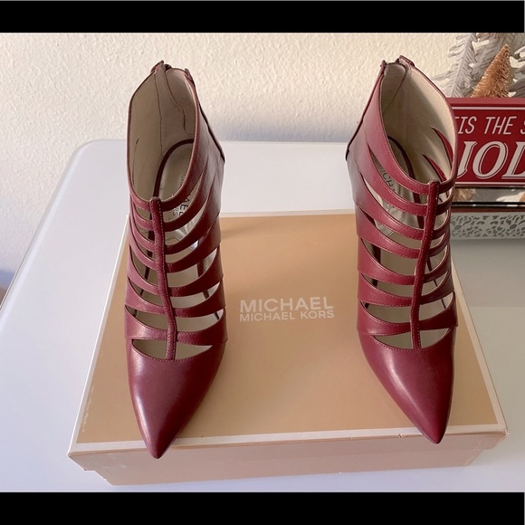 Michael Kors “Mavis” Pointed Toe Ankle Boots - Picture 13 of 16